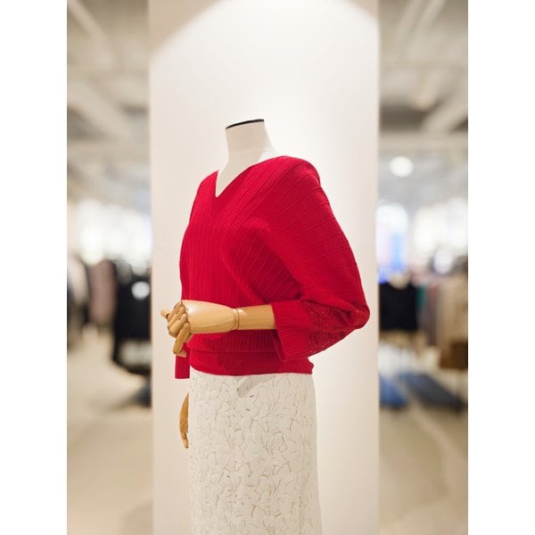 [파주점] [더아이잗컬렉션]슬리브 레이스 디테일 풀오버 니트 CR3A1PO921