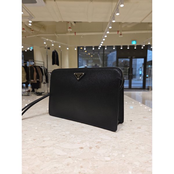 [부산점] [프라다] 남성 사피아노 가죽 파우치 클러치백 2VF056-9Z2-F0002