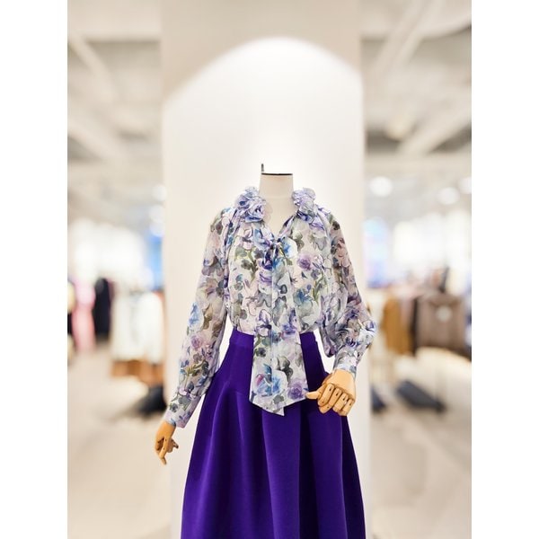 [파주점] [더아이잗컬렉션]플로럴 러플 타이넥 쉬폰 블라우스 CR5A0BL321