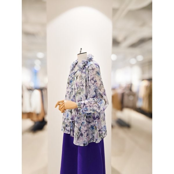 [파주점] [더아이잗컬렉션]플로럴 러플 타이넥 쉬폰 블라우스 CR5A0BL321