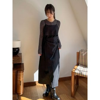 더라우스트 핀턱 랩 드레이프 드레스 BLACK