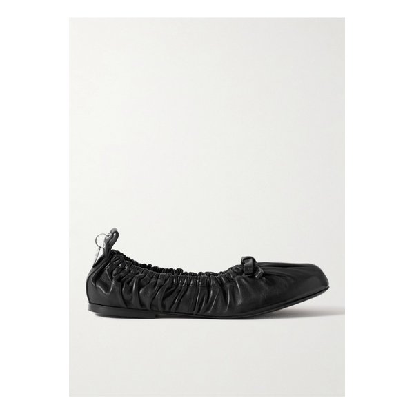 넷 서스테인 주름 텍스처 가죽 발레리나 플랫 블랙 1647597324805562