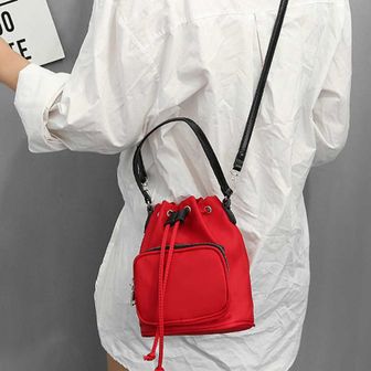 오너클랜 여자 여행 룩 공항 패션 보조 크로스 백 가방 코디