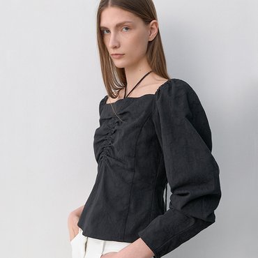 나인(Atelier Nain) [25S/S](택가:89,000원)넥 스트링 셔링 블라우스(BL-4292)
