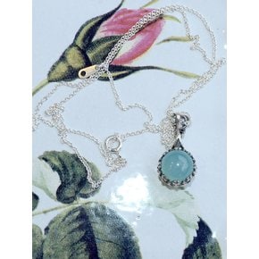 llevens. blue