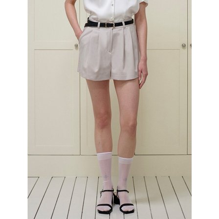 플루나스튜디오 Linda Two-tuck Shorts_Beige