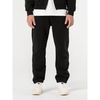 골스튜디오 ESSENTIAL APPLIQUE JOGGER-BLACK