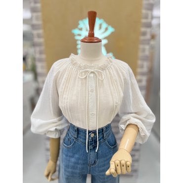 레코브 핀턱장식 러플 블라우스(LC31E5BL508X)