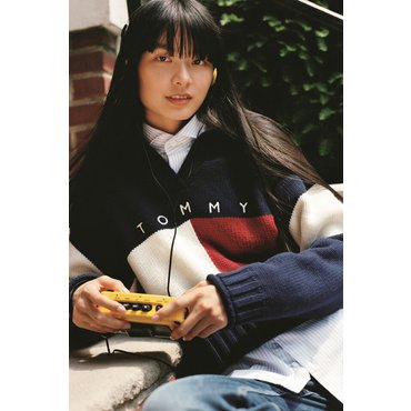 타미진스 여성 플래그 럭비 스웨터 T32E7KTO45TWT1 TOMMY JEANS