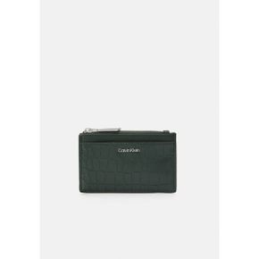 5069075 Calvin Klein MUST CARDHOLDER - Wallet palm green