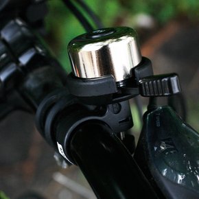 모든 자전거에 손쉽게 조립할 수 있는 디스트로 자전거 청동 벨