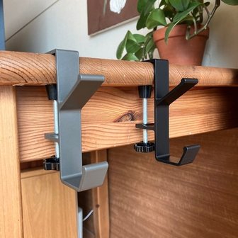 3. 사무실 가방걸이..