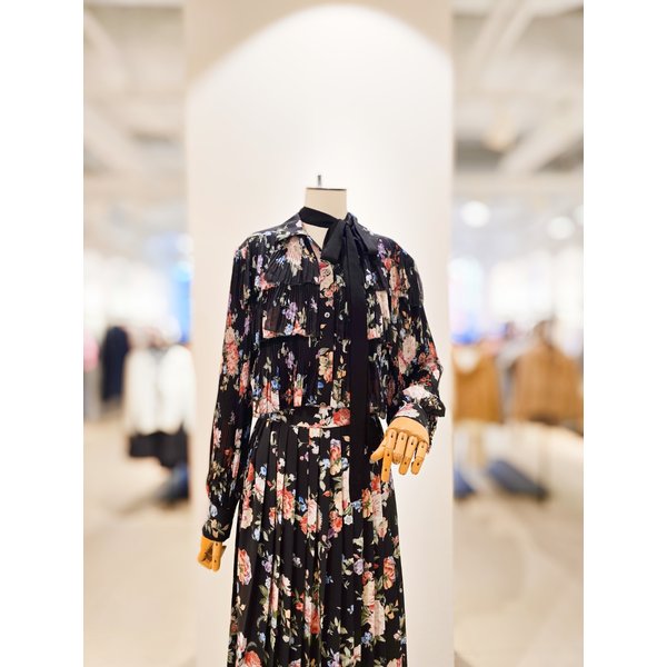 [파주점] [더아이잗컬렉션]프린티드 주름 캡 디테일 시폰 블라우스 CR4A0BL141