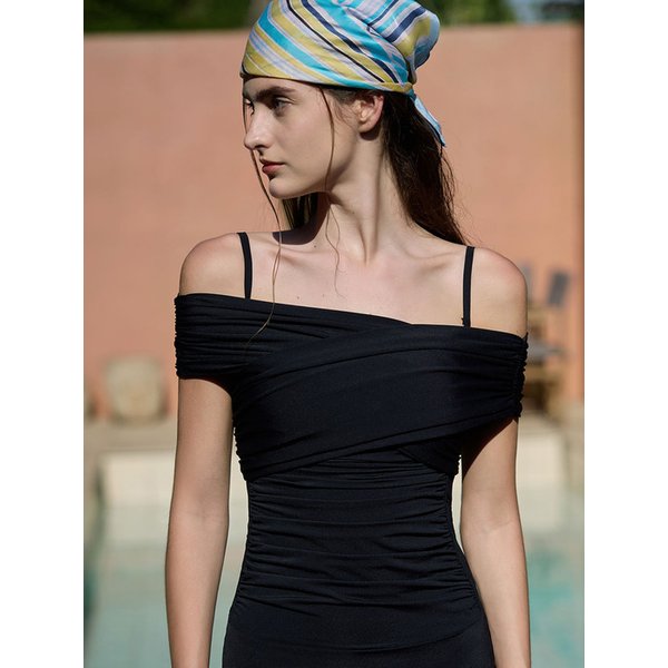 Olenthia Off-shoulder Swimsuit_Serenity night (블랙)