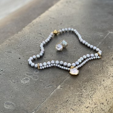 구베 LACY PEARL NECKLACE  그레이 진주 목걸이