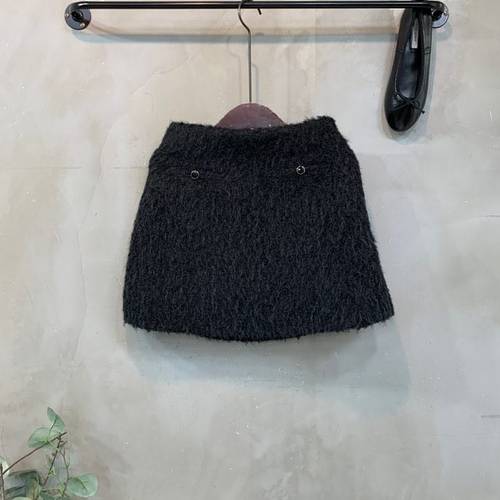 씨샵인더룸 / 브쉬 뽀글 단추 포인트 뒷밴딩 A라인 미니 스커트 3color