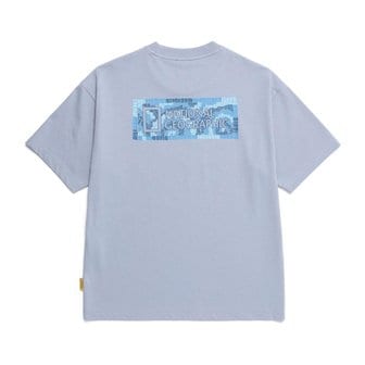 내셔널지오그래픽 [여주점] N252UTS040 만텔라 백 빅로고 반팔 티셔츠 STONE BLUE