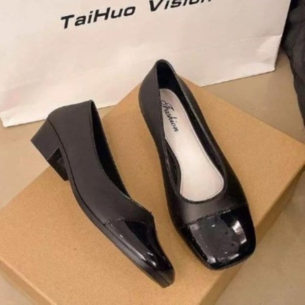 [옷자락] 여성 20대 에나멜 광택 사각코 낮은굽 단화