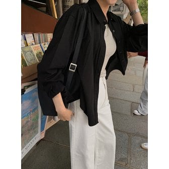 엠엠엠엠 트렌치 르흐느 크롭셔츠_BLACK