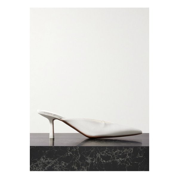 마타르 가죽 뮬 크림 1647597352710946