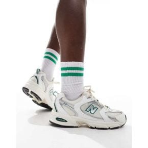 5094783 New Balance 530 sneakers in white with green and gray details