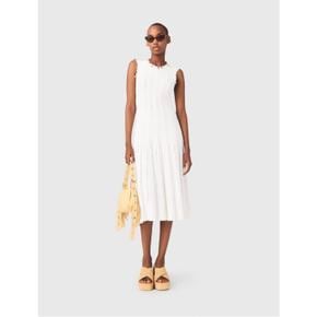 니트 원피스에 금 장신구를 Weiß MFPRO04658