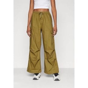 4641747 Champion MINIMAL RESORT PARACHUTE PANTS - Cargo trousers khaki