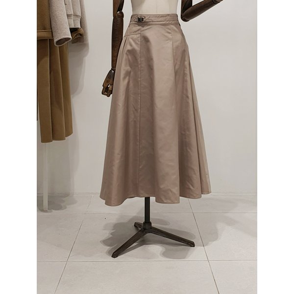 [파주점] 쥬크 주크 뒷밴딩 버클포인트 플레어 스커트​​ V261MSD907