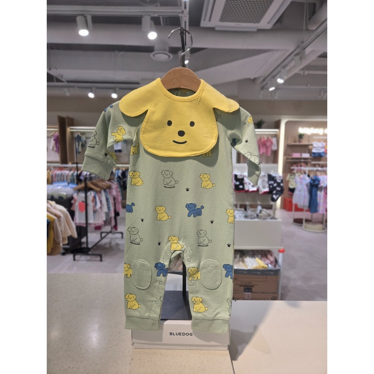 확대된 대표 .
