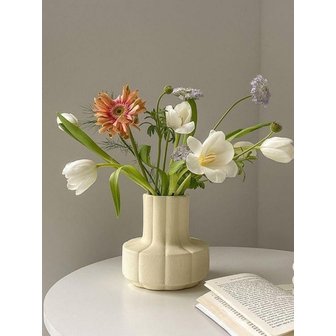 부카즈 크림 페탈 러플 화병