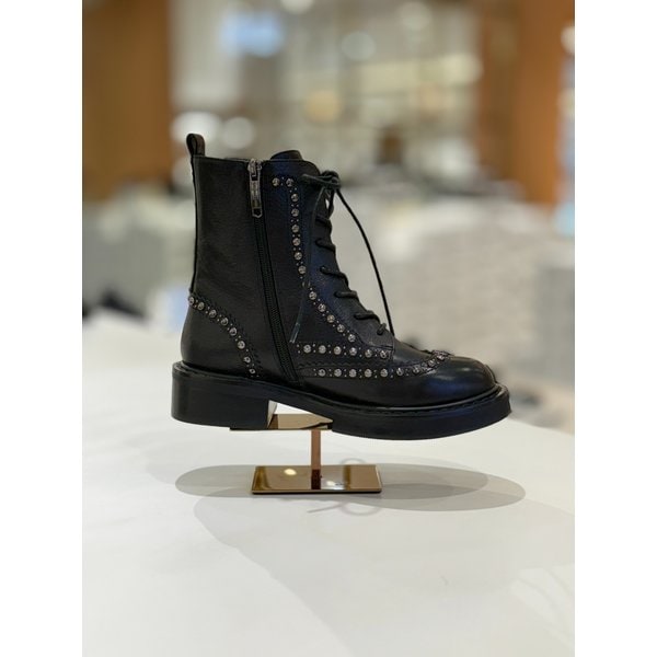 [시흥점] (슈콤마보니] 스터드 포인트 워커 부츠 (블랙) DG3CW24512BLK