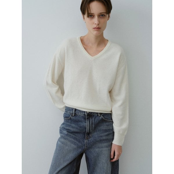 Basic wool v-neck knit (ivory)
