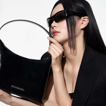 리끌로우 ALI HOBO BAG BLACK