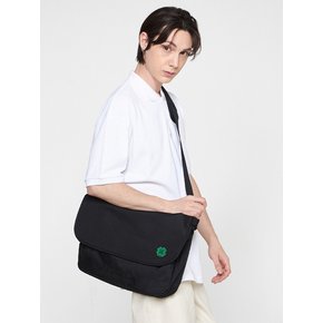 [BAG&ACC]클로버 스마일 자수 크로스 메신저백_블랙