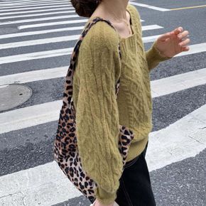 엘로디 래글런 스퀘어넥 꽈배기 니트 티셔츠_P350720019