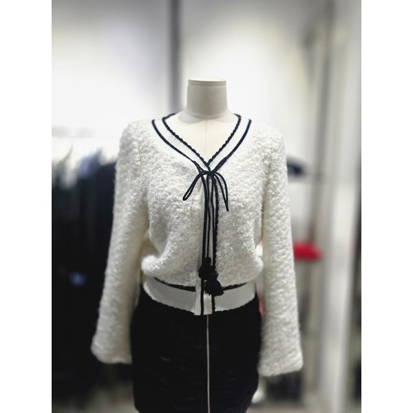 [여주점] 테슬 장식 포인트 볼륨소매 티셔츠 EQ4CL266