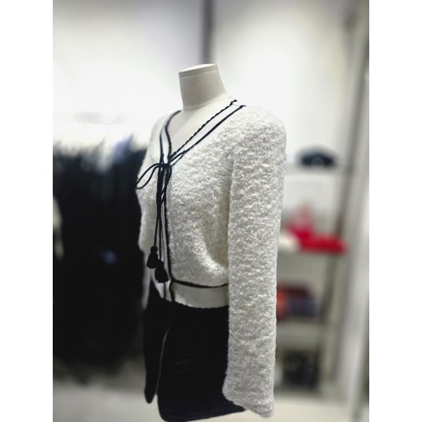 [여주점] 테슬 장식 포인트 볼륨소매 티셔츠 EQ4CL266