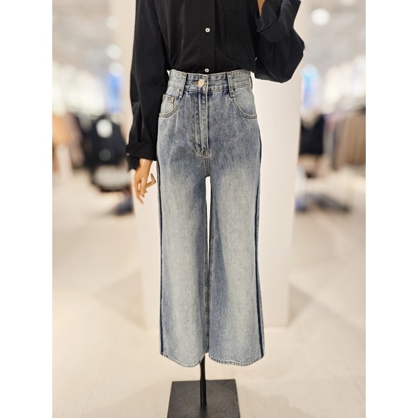 [파주점] [더아이잗컬렉션]사이드 라인 와이드 데님 팬츠 CR3A0SLD31