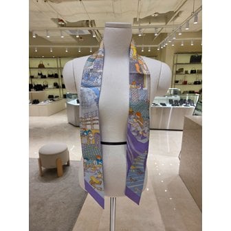 페라가모 [부산점] 여성 로고 프린트 실크 트윌리 스카프 32-0908-776467