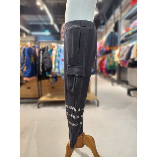 [파주점] (DG)마이어나더스토리-기모카고레터링팬츠 74C1G410014