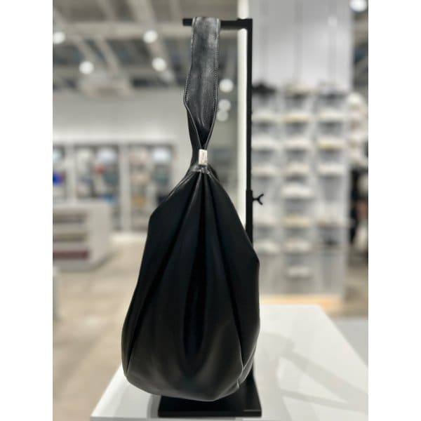 [부산점] [CK진] 핀치드 소프트 크레센트  호보백 (4F3009G-UB1)