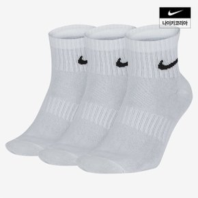 에브리데이 라이트웨이트 트레이닝 앵클 삭스(3켤레) NIKE SX7677-100