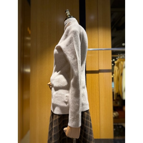 [시흥점] 여성 금속장식 반폴라 긴팔 풀오버 (ER4BX017)