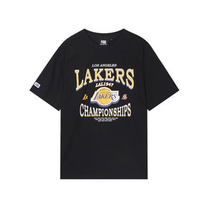 NBA LAL 챔피언십 아치형 그래픽 반팔 티셔츠 N242TS020P