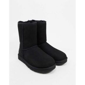 5115563 UGG classic short boots in black