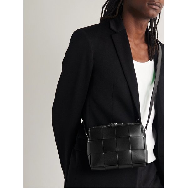 스몰 카세트 인트레치아토 가죽 카메라백 1647597298336831