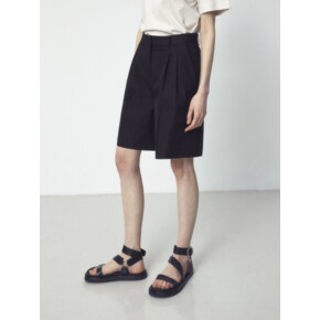 TWO-TUCK BERMUDA PANTS_BLACK