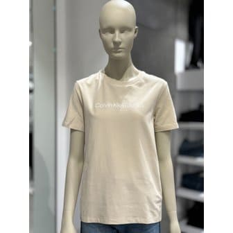 Calvin Klein Jeans [여주점] CKJ 캘빈클라인진 여성 기본 로고 스트레이트핏 반팔 티셔츠 (J219146-ACI)