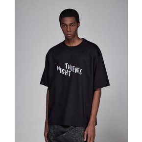 [파주점] 컬렉션 NIGHT THIEVES 타이틀 티셔츠 SG5TS763BK