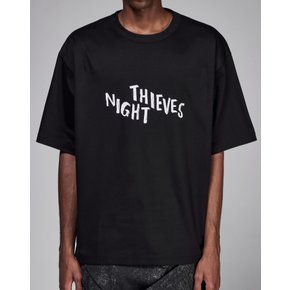 [파주점] 컬렉션 NIGHT THIEVES 타이틀 티셔츠 SG5TS763BK